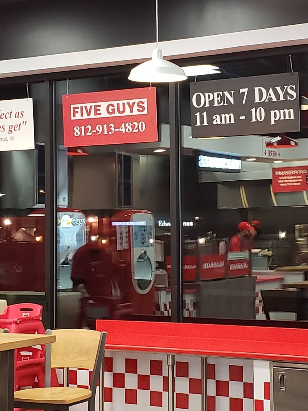 Five Guys | meal takeaway | 1500 Veterans Pkwy, Jeffersonville, IN 47130, USA | 8129134820 OR +1 812-913-4820