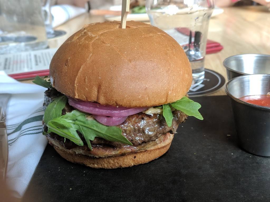 DryHop Brewers | restaurant | 3155 N Broadway, Chicago, IL 60657, USA | 7738573155 OR +1 773-857-3155