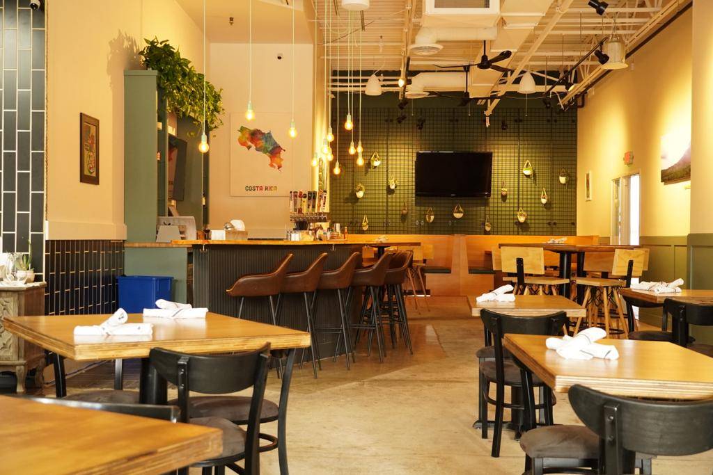 Marnas Eatery and Lounge | restaurant | 4154 W Broadway Ave, Minneapolis, MN 55422, USA | 6122721370 OR +1 612-272-1370