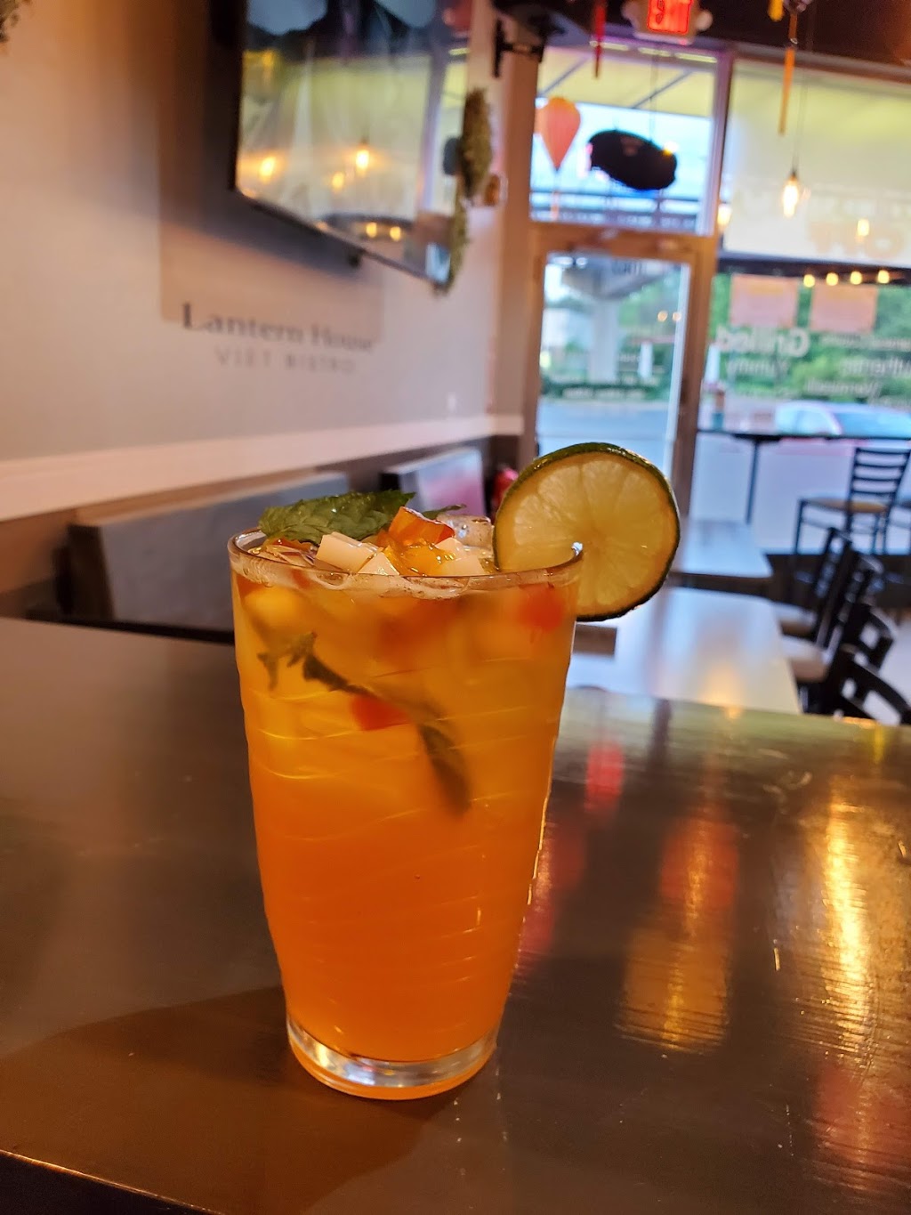 Lantern House | restaurant | 1067 W Broad St, Falls Church, VA 22046, USA | 7032682878 OR +1 703-268-2878