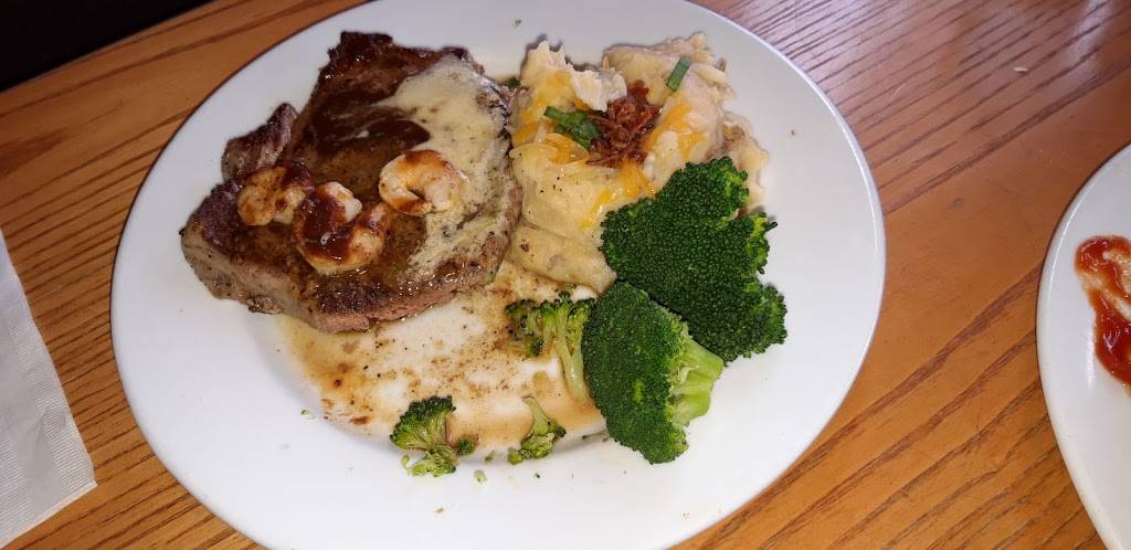 Chilis Grill & Bar | meal takeaway | 3591 El Camino Real, Santa Clara, CA 95051, USA | 4085549578 OR +1 408-554-9578