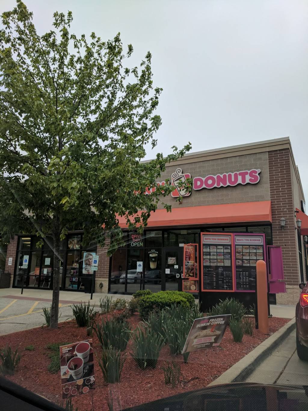 Dunkin | cafe | 119 N Milwaukee Ave Suite 106B, Libertyville, IL 60048, USA | 8472476500 OR +1 847-247-6500