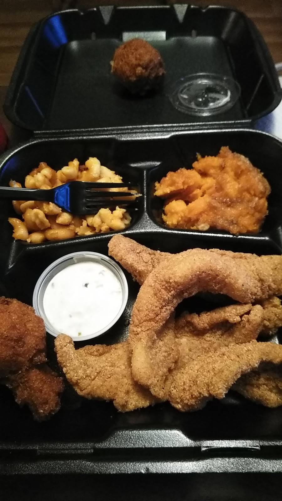 Louies chicken | restaurant | 1410 Gilmer Ave, Tallassee, AL 36078, USA | 3342520400 OR +1 334-252-0400