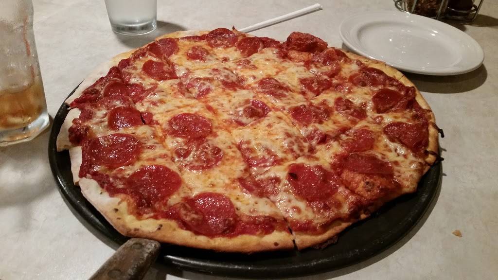 DeRangos "The Pizza King" & Steakhouse | restaurant | 4621 6 Mile Rd, Racine, WI 53402, USA | 2626390864 OR +1 262-639-0864