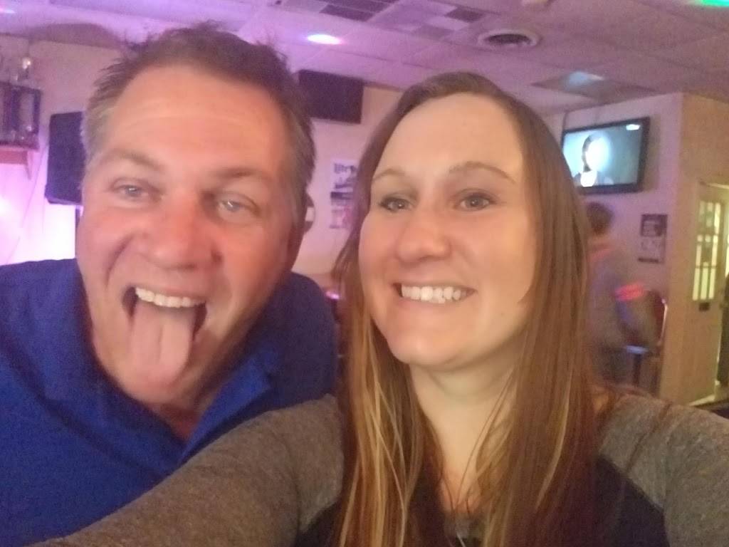 Harts Restaurant & Lounge | restaurant | 112 3rd St, McDonald, PA 15057, USA | 7249262660 OR +1 724-926-2660