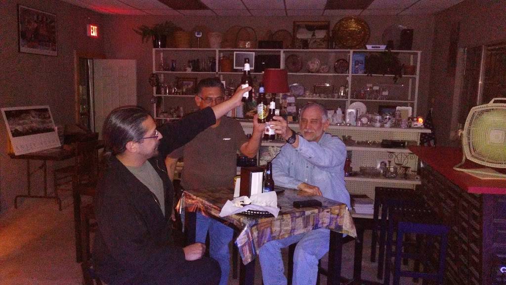 Submarine Dive | restaurant | 3219 Guadalupe St, San Antonio, TX 78207, USA | 2107256425 OR +1 210-725-6425