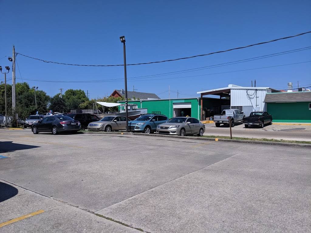 Dominos Pizza | meal delivery | 1720 Lake Ave, Metairie, LA 70005, USA | 5048322877 OR +1 504-832-2877