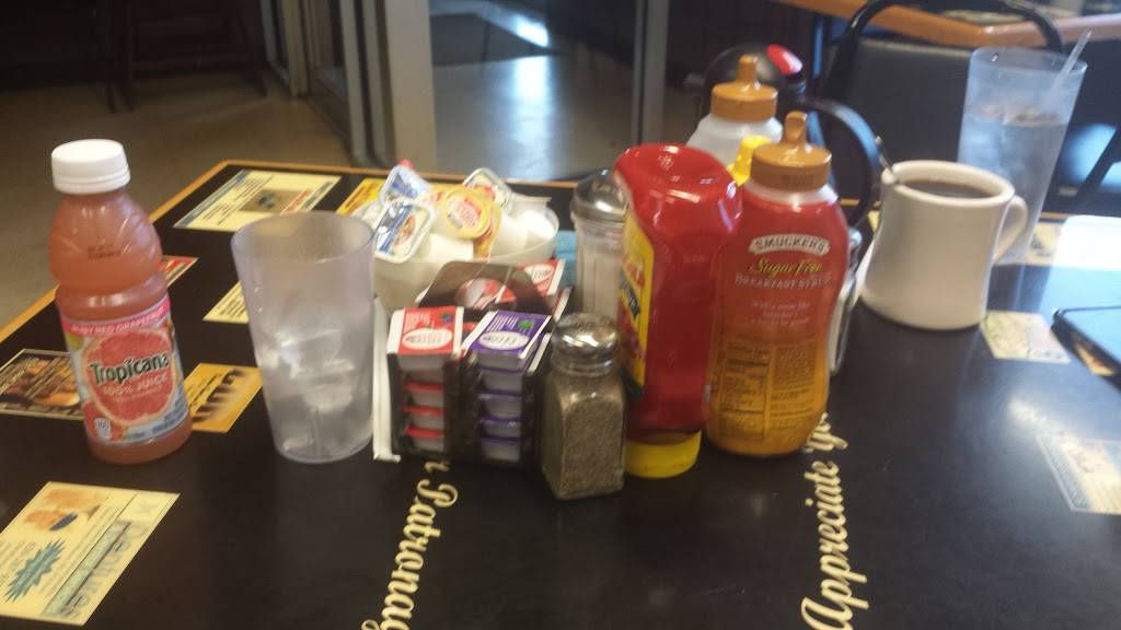 Slingers | restaurant | 1059 Gravois Rd, Fenton, MO 63026, USA | 6363431916 OR +1 636-343-1916