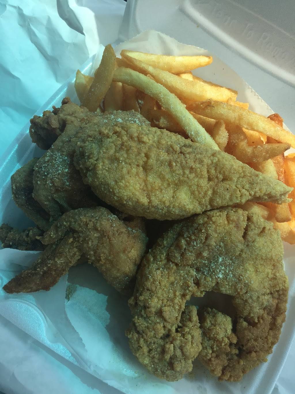 Sharks Fish and Chicken | restaurant | 8712 S Cicero Ave, Oak Lawn, IL 60453, USA | 7086347330 OR +1 708-634-7330