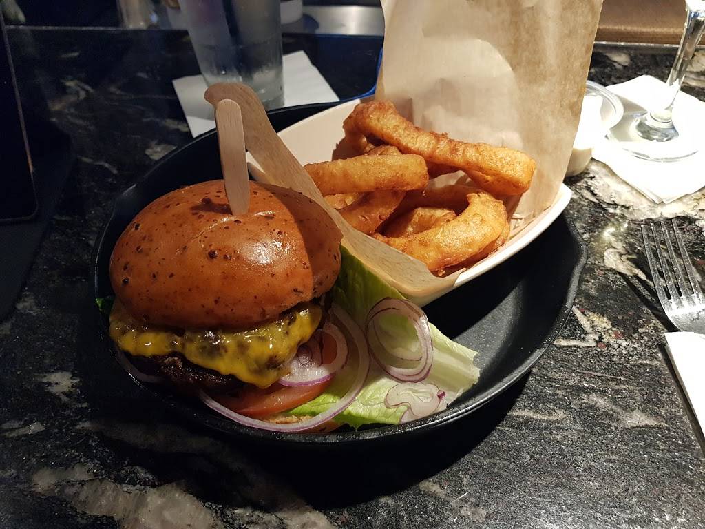 Tropics Bar & Grill | restaurant | 2005 Kalia Rd, Honolulu, HI 96815, USA | 8089494321 OR +1 808-949-4321