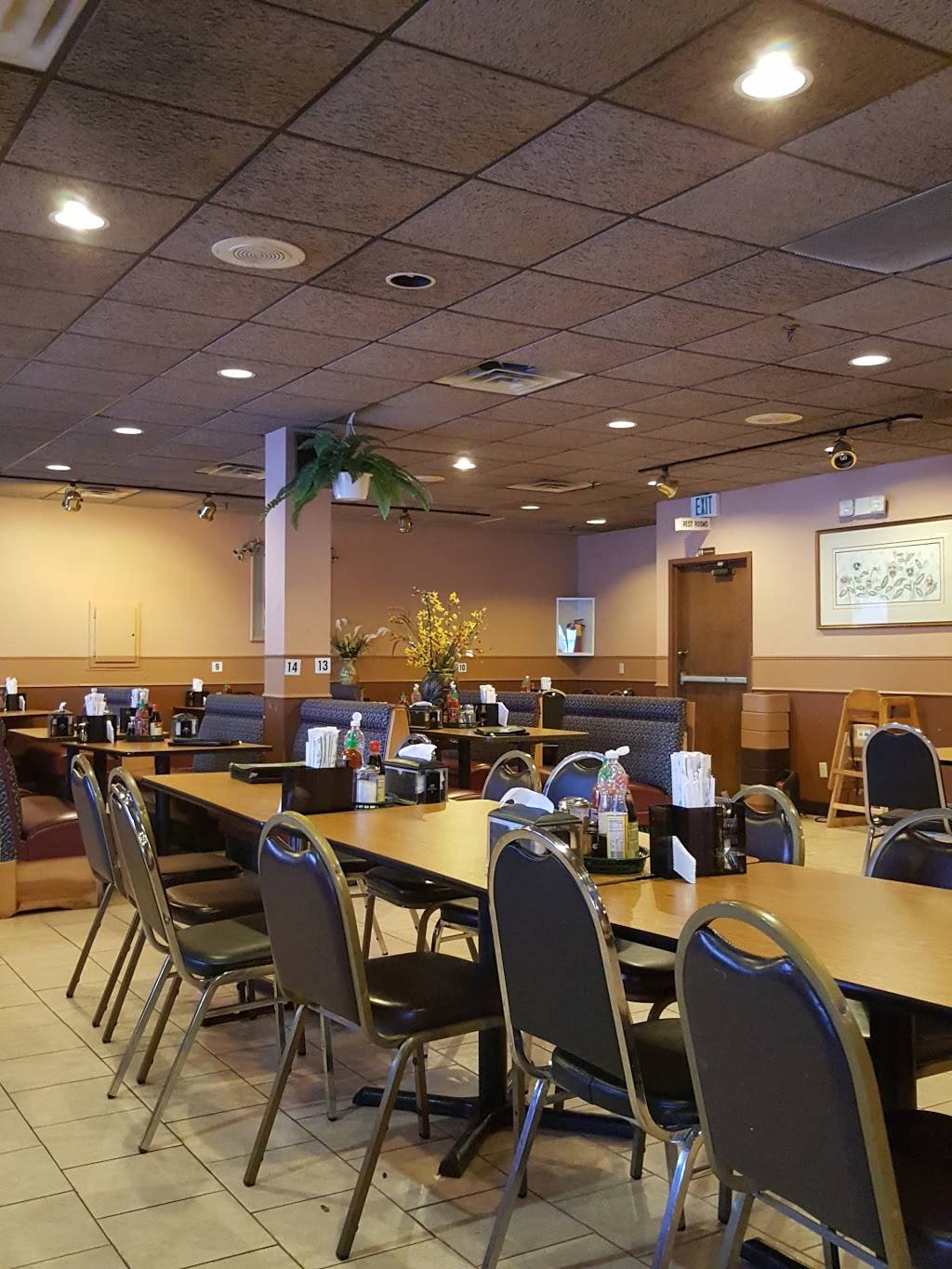 Mirage Bar & Grill | restaurant | 400 Old Hwy 8 NW, New Brighton, MN 55112, USA | 6516339480 OR +1 651-633-9480