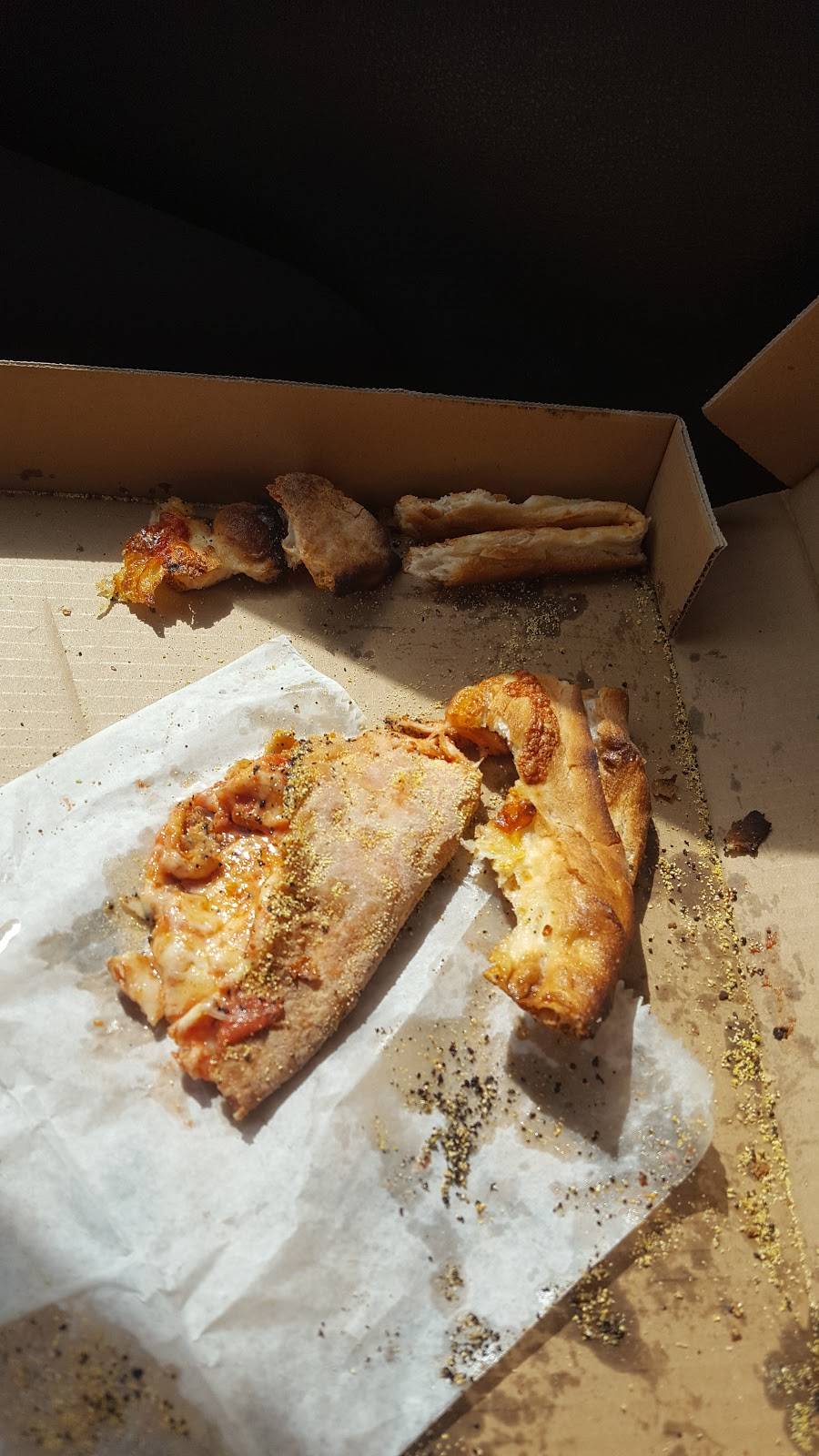 Famous Pizza | restaurant | 109 Fairfield St, Oldsmar, FL 34677, USA | 8138555228 OR +1 813-855-5228