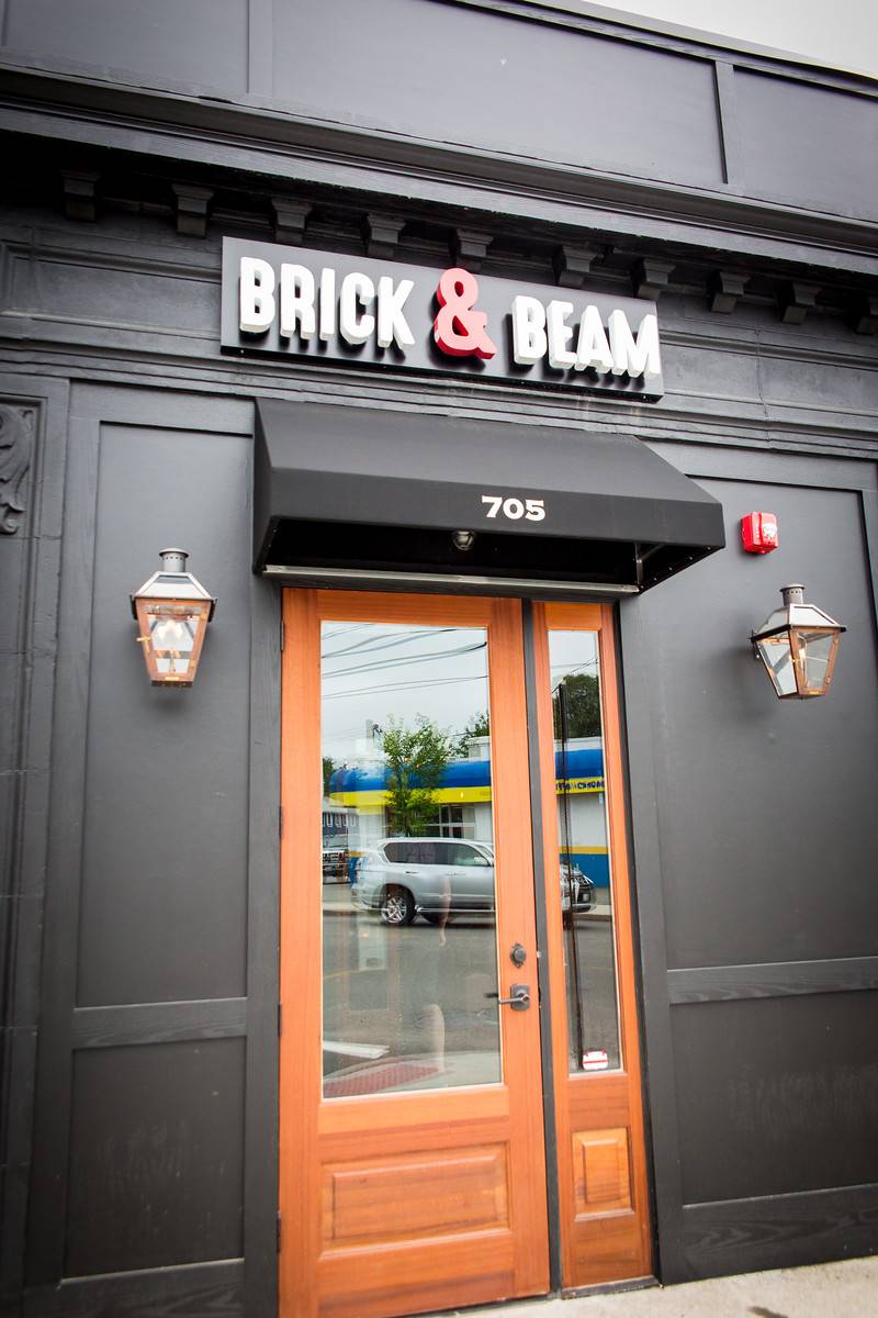 Brick & Beam | restaurant | 705 Adams St, Quincy, MA 02169, USA | 6174815434 OR +1 617-481-5434