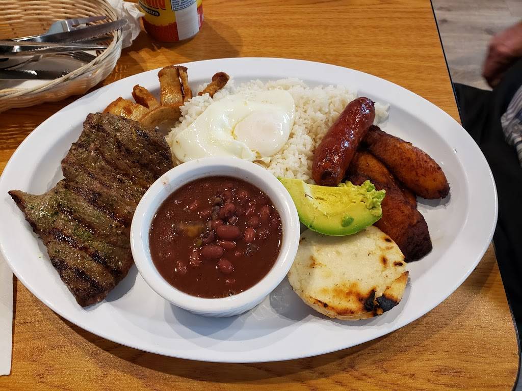 Las Rikuras De Weston | restaurant | 66 Indian Trace, Weston, FL 33326, USA | 9543856300 OR +1 954-385-6300