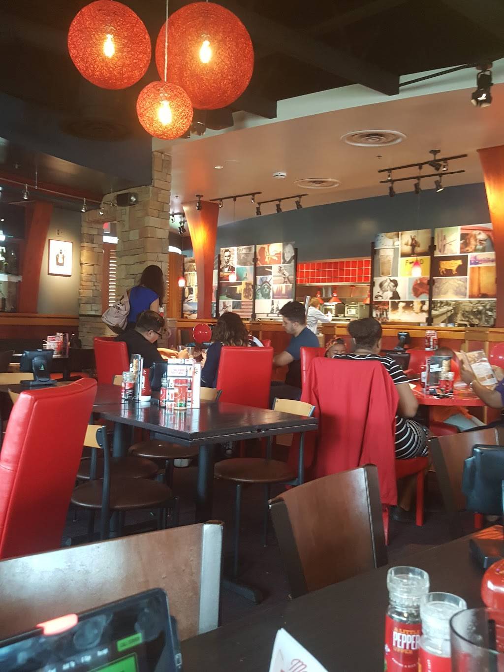 Red Robin Gourmet Burgers and Brews | restaurant | 10211 Collierville Rd, Collierville, TN 38017, USA | 9018547645 OR +1 901-854-7645