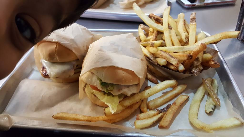 Burger 7 | restaurant | 7505 Leesburg Pike, Falls Church, VA 22043, USA | 7034428777 OR +1 703-442-8777