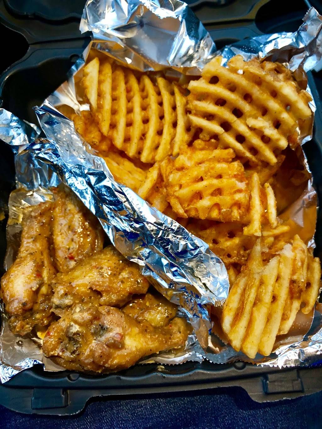 Atomic Wings | restaurant | 1704 Western Ave, Albany, NY 12203, USA | 5183137103 OR +1 518-313-7103