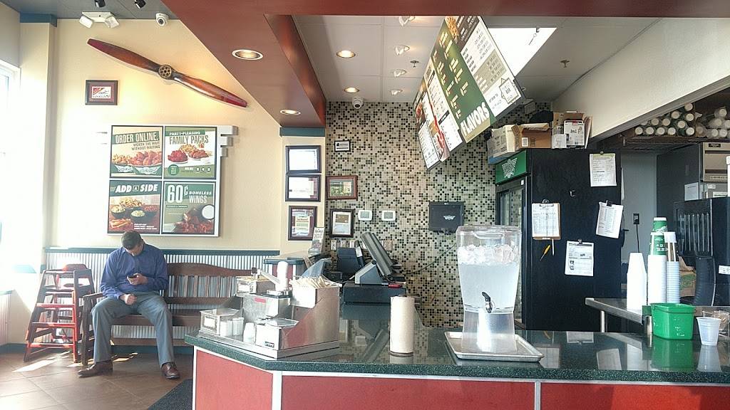 Wingstop | restaurant | 1180 Shingle Creek Xing, Brooklyn Center, MN 55430, USA | 7635859464 OR +1 763-585-9464