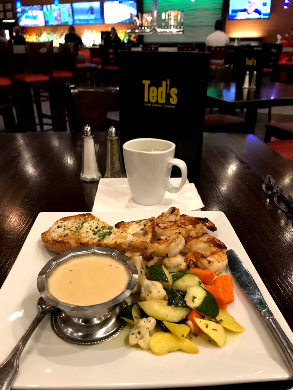 Teds Food Drink Lounge | restaurant | 160 Frontage Rd, Newark, NJ 07114, USA | 9735891000 OR +1 973-589-1000