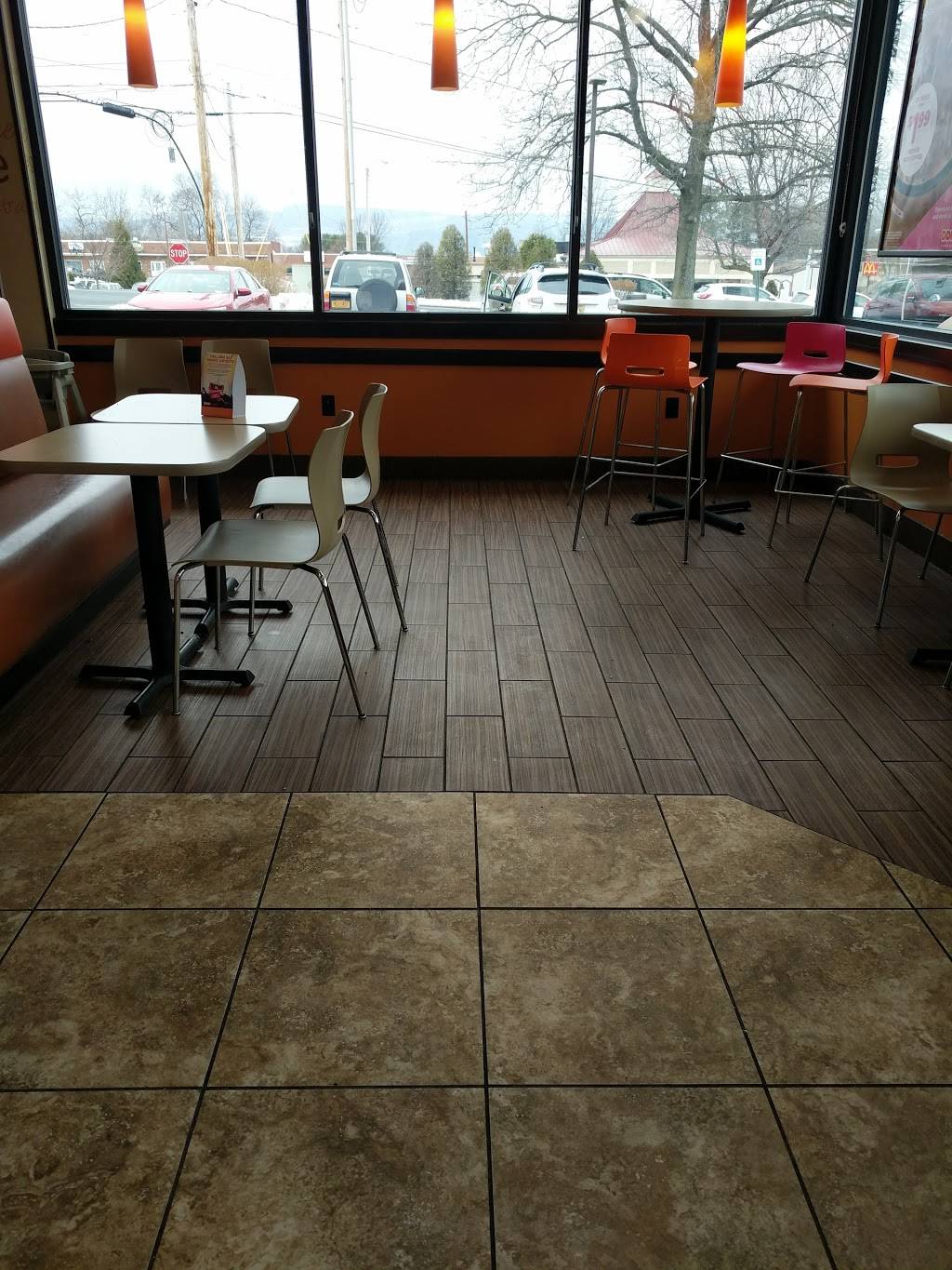 Dunkin | cafe | 250 Main St, New Paltz, NY 12561, USA | 8452550505 OR +1 845-255-0505