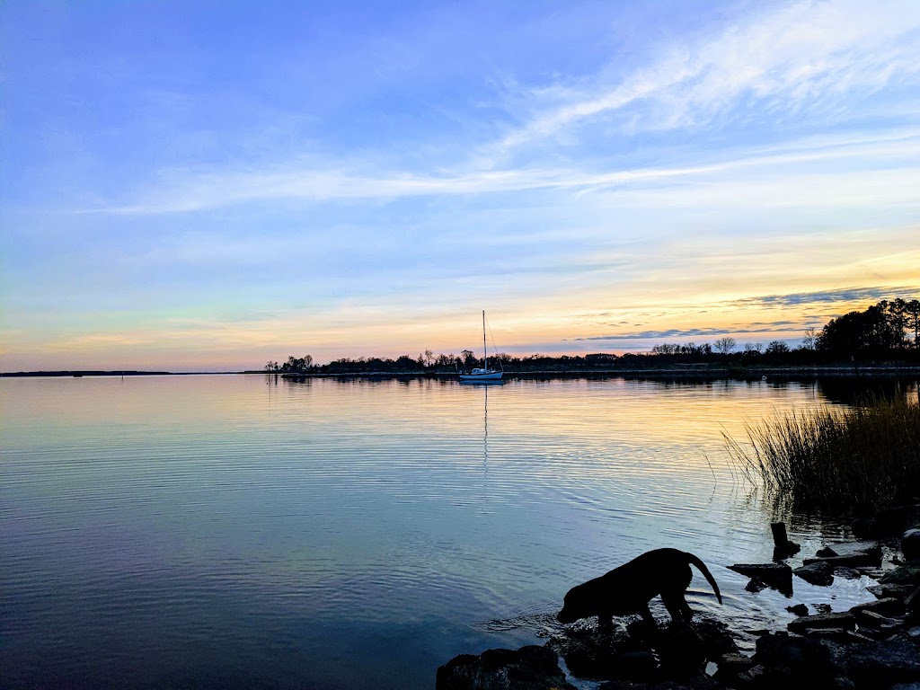 Rock Hall Yacht Club | restaurant | 22759 McKinleyville Rd, Rock Hall, MD 21661, USA | 4106392182 OR +1 410-639-2182