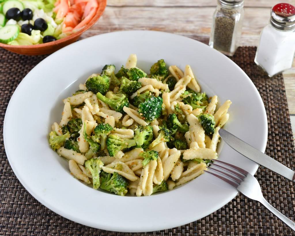 Jerrys pizza | restaurant | 4270 Main St #103, Bridgeport, CT 06606, USA | 2033710414 OR +1 203-371-0414