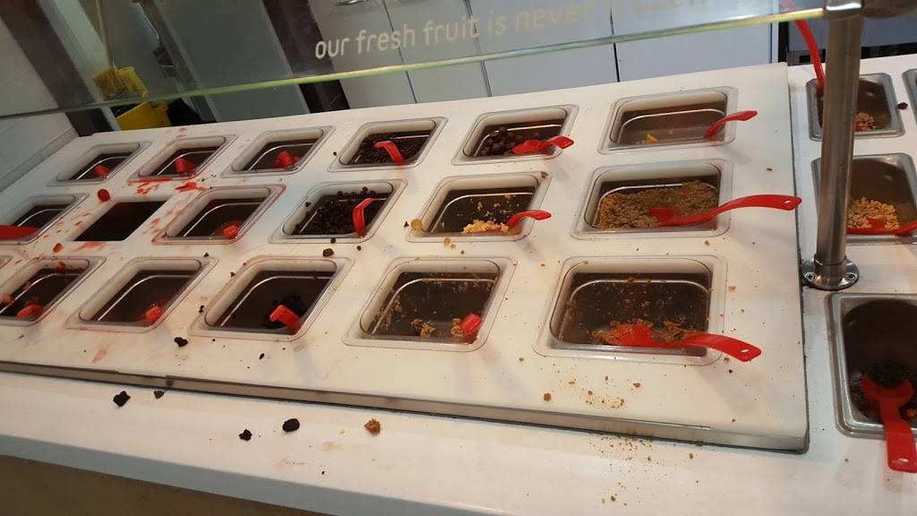 Red Mango | restaurant | 400 Pelham Rd, New Rochelle, NY 10805, USA | 9147380020 OR +1 914-738-0020