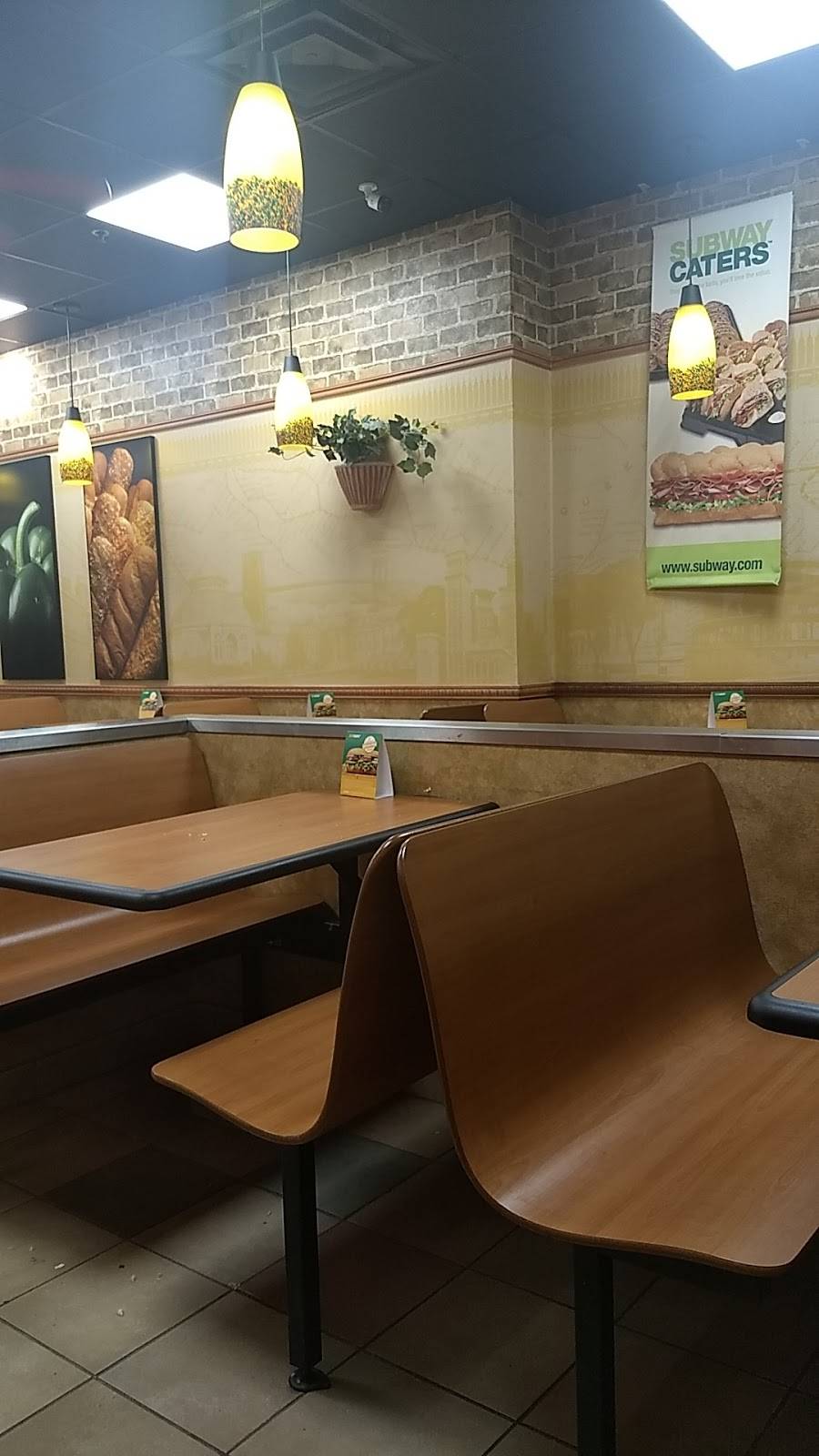 Subway | meal takeaway | 500 Fairway Centre Rd S Fairway Centre, Kitchener, ON N2C 1X3, Canada | 5197480607 OR +1 519-748-0607