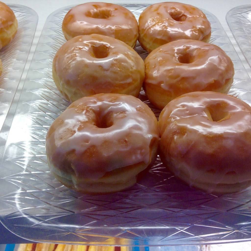 Mi Isla Bakery & Restaurant | restaurant | 738 Chicopee St, Chicopee, MA 01013, USA | 4134378501 OR +1 413-437-8501