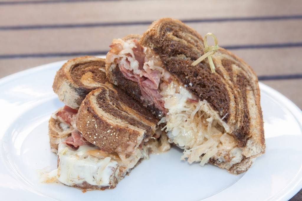 JJ Winns Restaurant & Lounge | restaurant | 13508 OH-15, Montpelier, OH 43543, USA | 4194850700 OR +1 419-485-0700