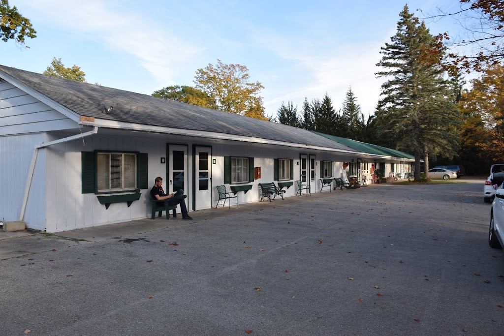 The Foothills Cafe & Motel | cafe | 7097 S Dunns Farm Rd, Maple City, MI 49664, USA | 2313343495 OR +1 231-334-3495