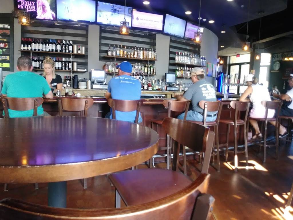 Side Street American Tavern | restaurant | 18401 N Creek Dr, Tinley Park, IL 60477, USA | 7089288080 OR +1 708-928-8080