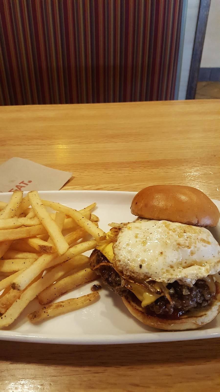 Applebees Grill + Bar | restaurant | 800 Cape Hwy, Raynham, MA 02767, USA | 5088231126 OR +1 508-823-1126