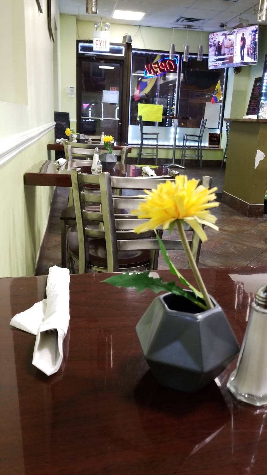 Marthas Fresh Grill Ecuadorian, Colombian, and International Cu | restaurant | 4457 W Diversey Ave, Chicago, IL 60639, USA | 7738394711 OR +1 773-839-4711