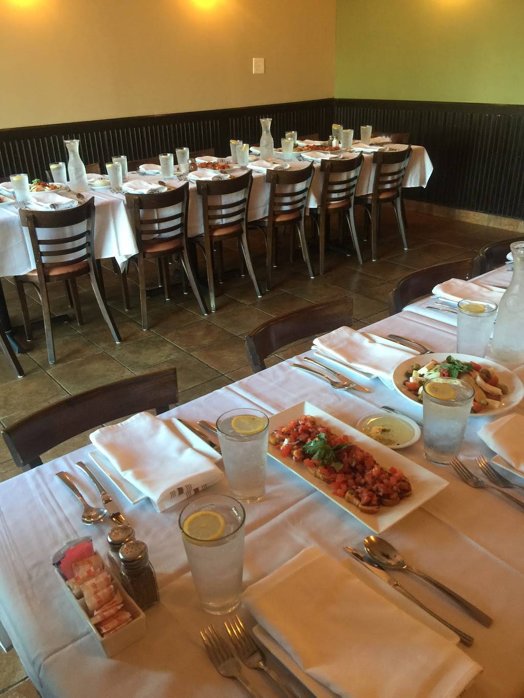 Mama Bellas Pizzeria & Restaurant | restaurant | 1600 NY-112, Medford, NY 11763, USA | 6317588220 OR +1 631-758-8220