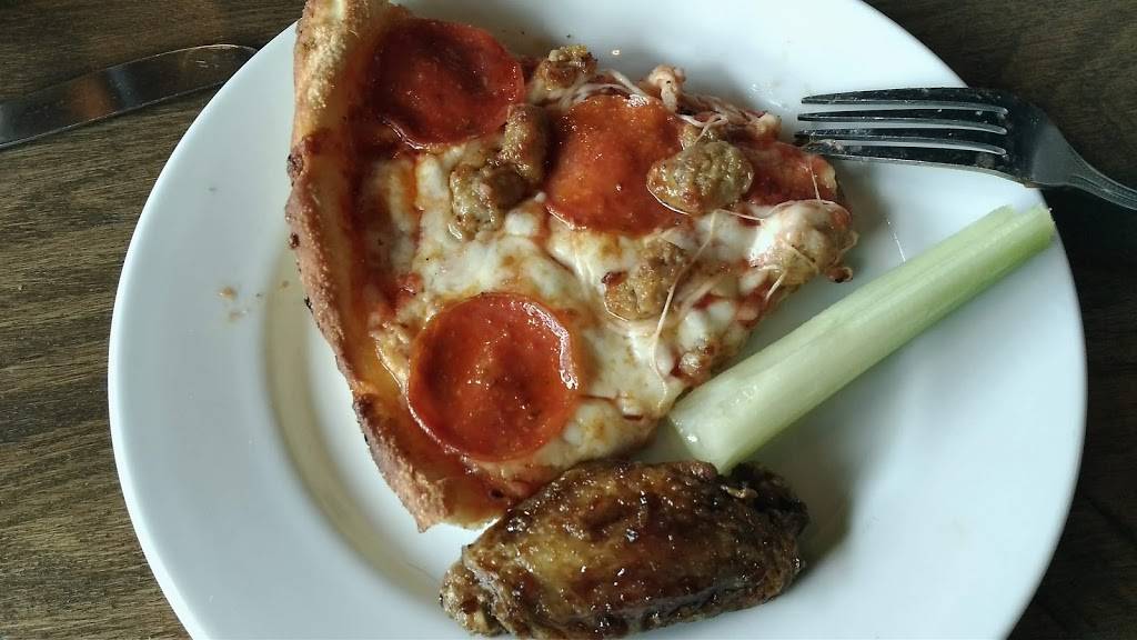 Santoras Pizza Pub & Grill | meal takeaway | 7800 Transit Rd, Williamsville, NY 14221, USA | 7166346000 OR +1 716-634-6000