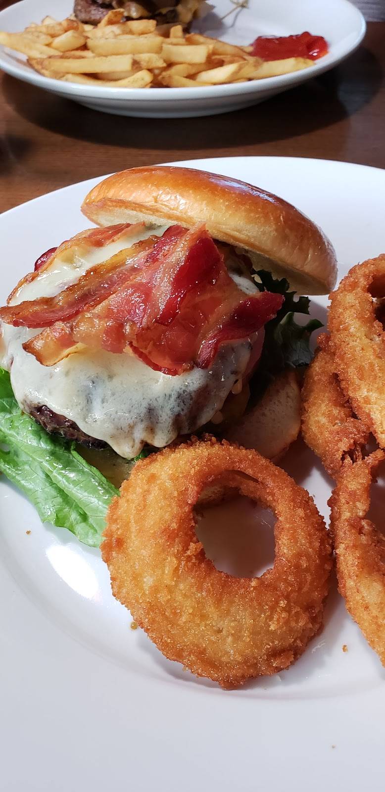 TGI Fridays | restaurant | 455 State Rd, North Dartmouth, MA 02747, USA | 5089841083 OR +1 508-984-1083