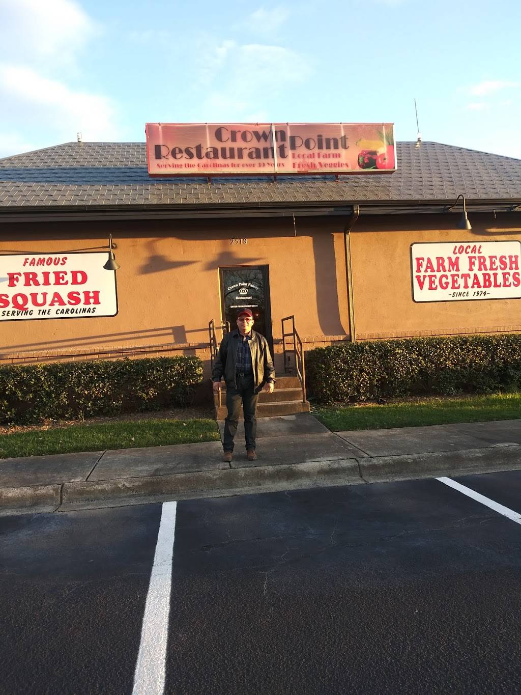 Crown Point Restaurant | restaurant | 2518 Sardis Rd N, Charlotte, NC 28227, USA | 7048471212 OR +1 704-847-1212