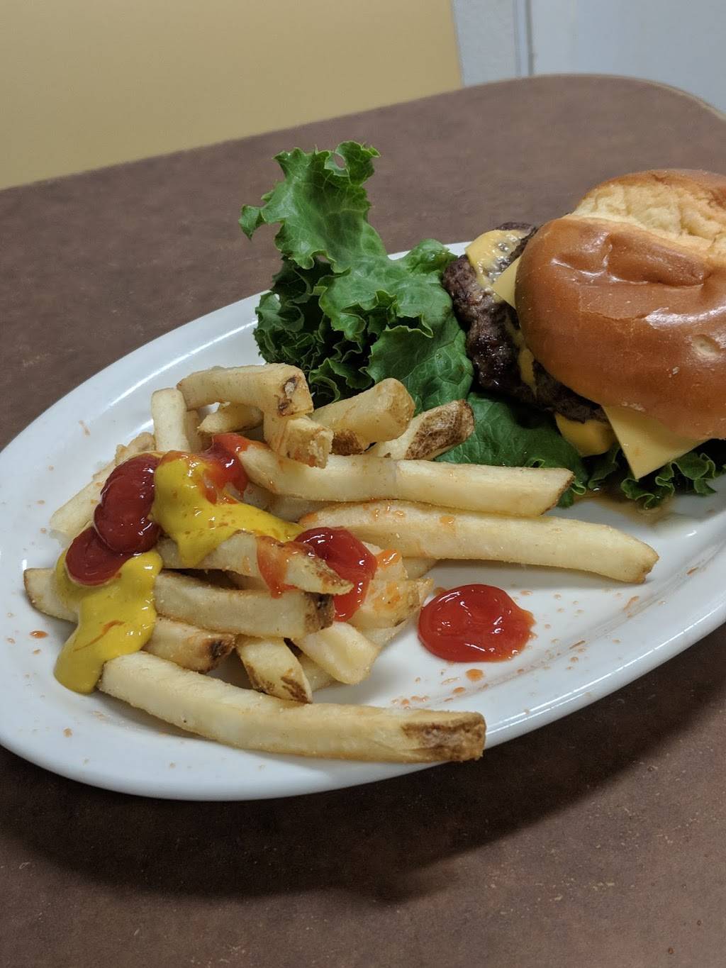 Cracker Barrel Old Country Store | restaurant | 5311 Frederica St, Owensboro, KY 42301, USA | 2706844118 OR +1 270-684-4118