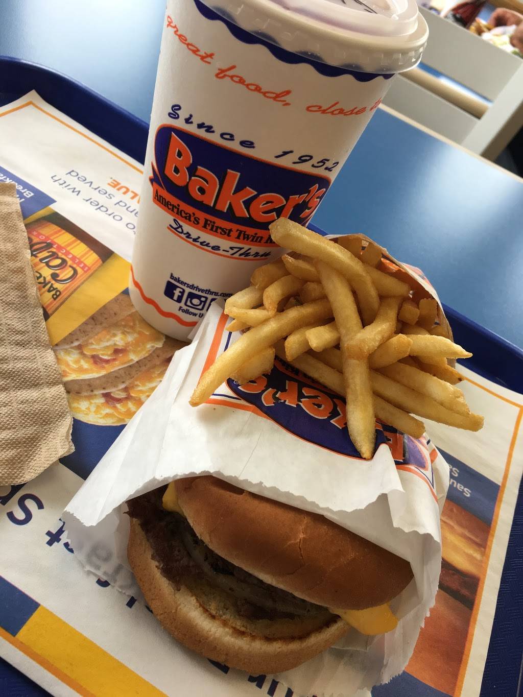 Bakers Drive-Thru | restaurant | 291 W Baseline Rd, Rialto, CA 92376, USA | 9098845233 OR +1 909-884-5233