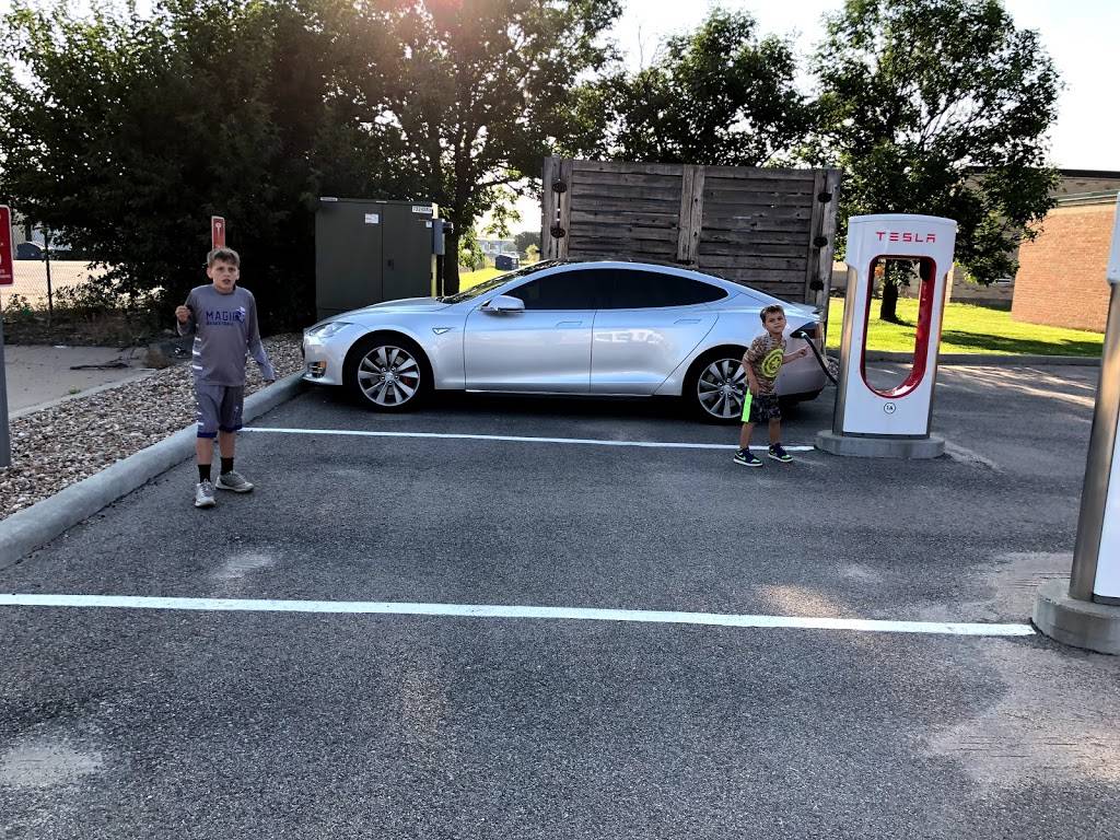 Applebees Grill + Bar | restaurant | 4760 S Broadway, Wichita, KS 67216, USA | 3165225525 OR +1 316-522-5525