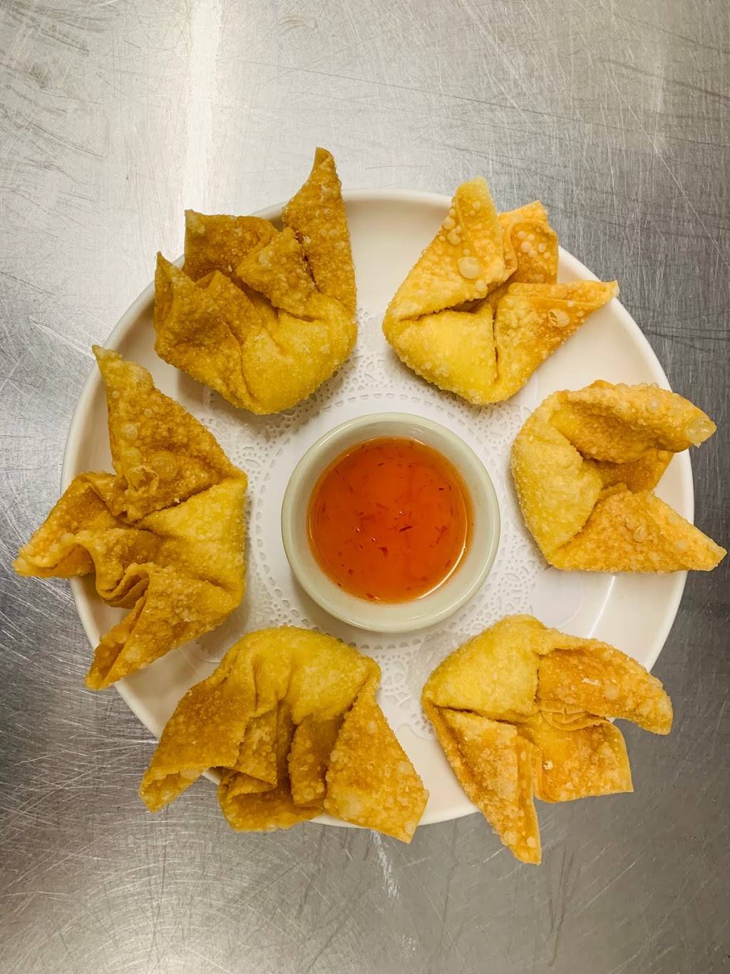 Hom Mali Thai and Sushi on North Ave | restaurant | 417 W North Ave, Chicago, IL 60610, USA | 3126643400 OR +1 312-664-3400