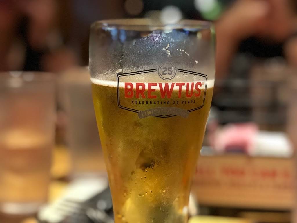 Applebees Grill + Bar | restaurant | 2921 S Service Rd, St Charles, MO 63303, USA | 6369467705 OR +1 636-946-7705