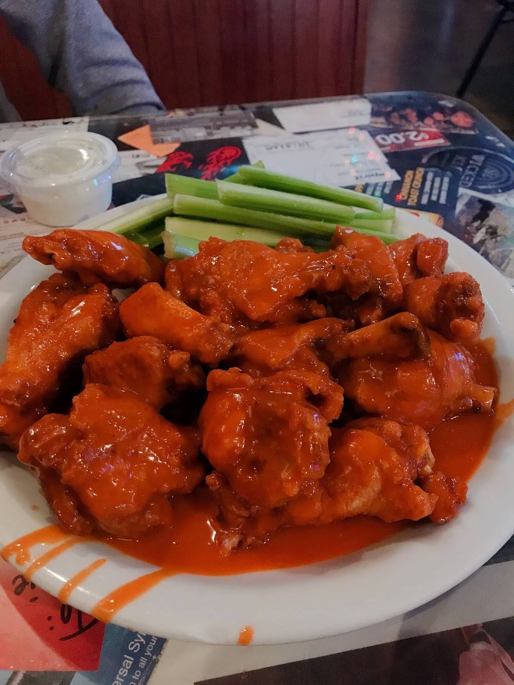 McGillacuddys Sports Bar & Grill | restaurant | 11133 NE Halsey St, Portland, OR 97220, USA | 5032572337 OR +1 503-257-2337