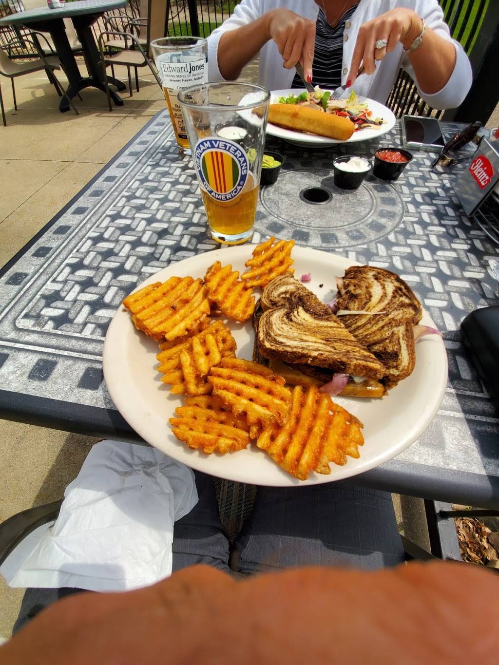 Pub On the Cedar | restaurant | 101 N Jackson St, Charles City, IA 50616, USA | 6412283855 OR +1 641-228-3855