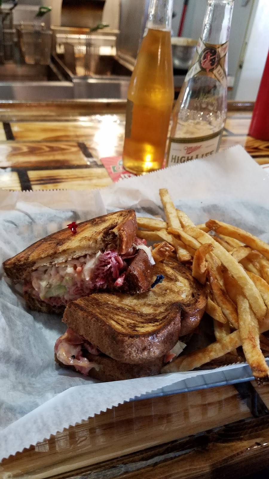 HolliJays Place | restaurant | 7296 Main St, Owendale, MI 48754, USA | 9896781028 OR +1 989-678-1028