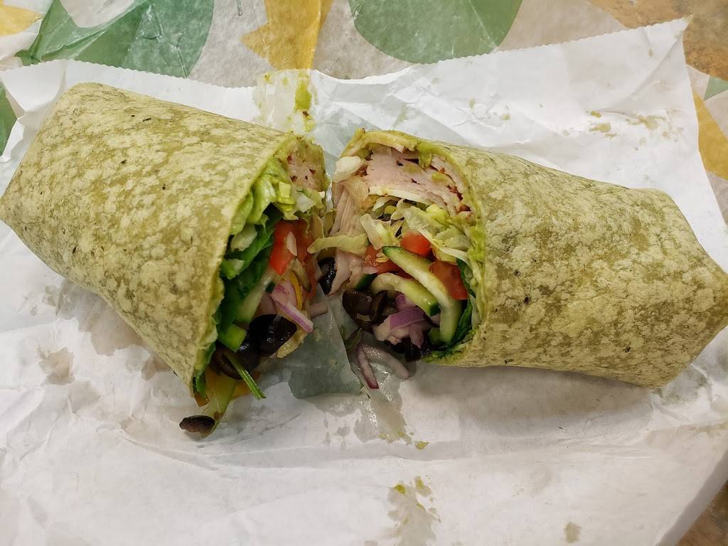 Subway | restaurant | Marketplace, Everybodys Supermarket, 702 Willapa Pl Way, Raymond, WA 98577, USA | 3609425400 OR +1 360-942-5400