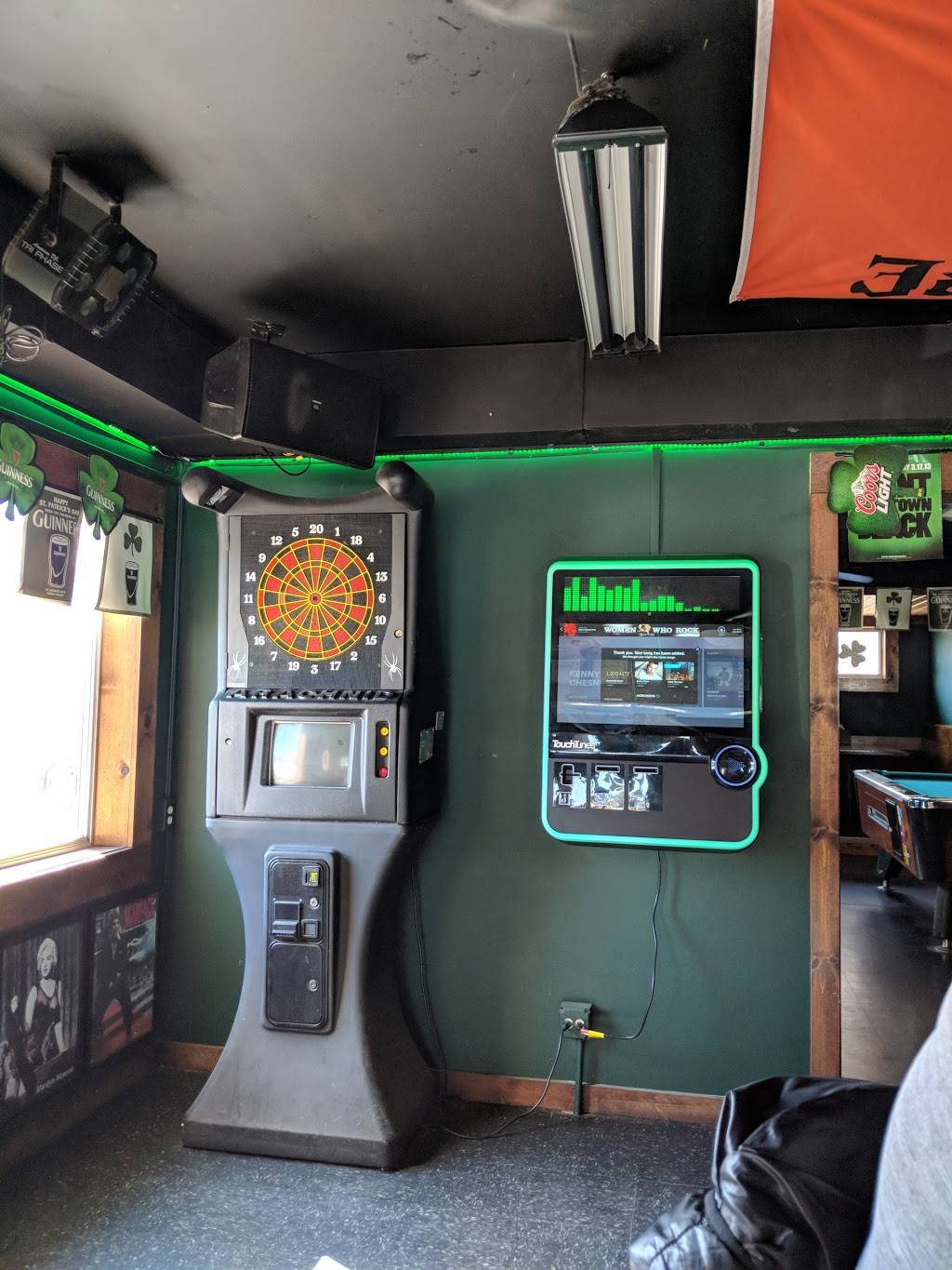 Pug Mahones Irish Pub & Grill | restaurant | 282 Grand Ave, Fox Lake, IL 60020, USA | 8475875078 OR +1 847-587-5078