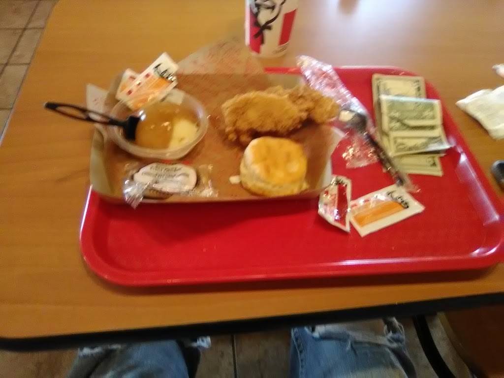 KFC | restaurant | 3927 Center Point Rd NE, Cedar Rapids, IA 52402, USA | 3193932123 OR +1 319-393-2123