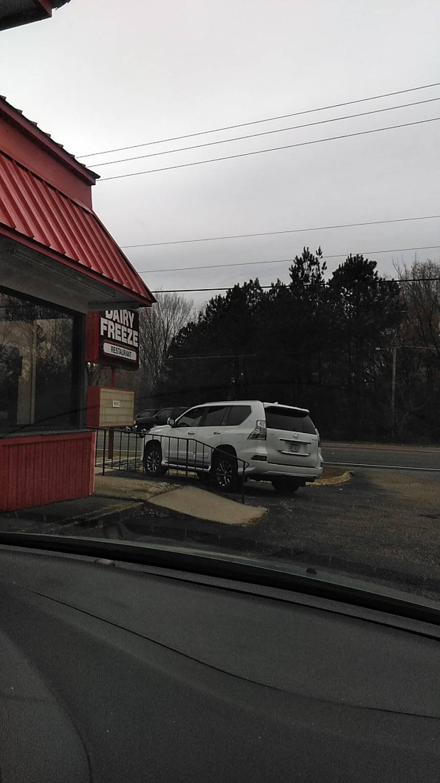 Dairy Freeze Restaurant | restaurant | 1268 N Main St, Lillington, NC 27546, USA | 9108934128 OR +1 910-893-4128